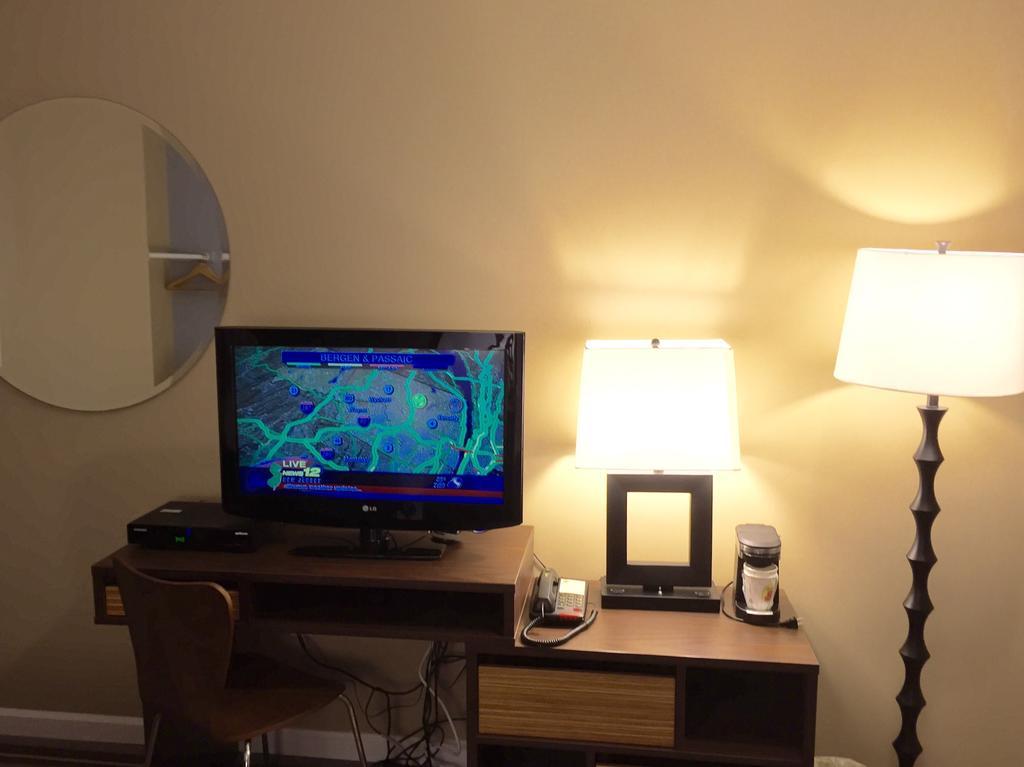 Super 8 By Wyndham Asbury Park Hotel Bilik gambar
